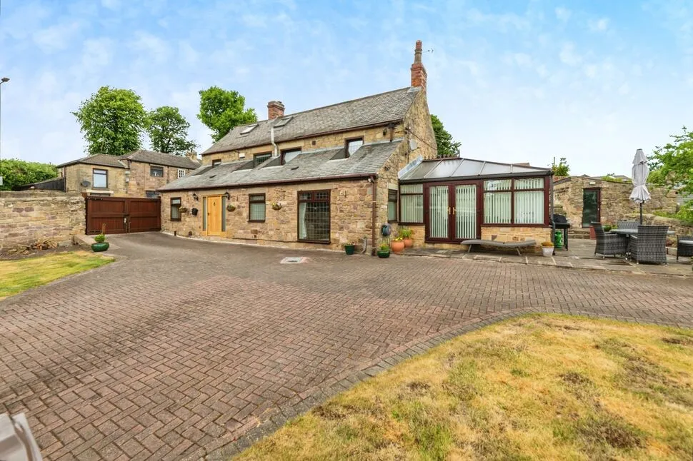 Doncaster Road, Hooton Roberts, S65, photo 21