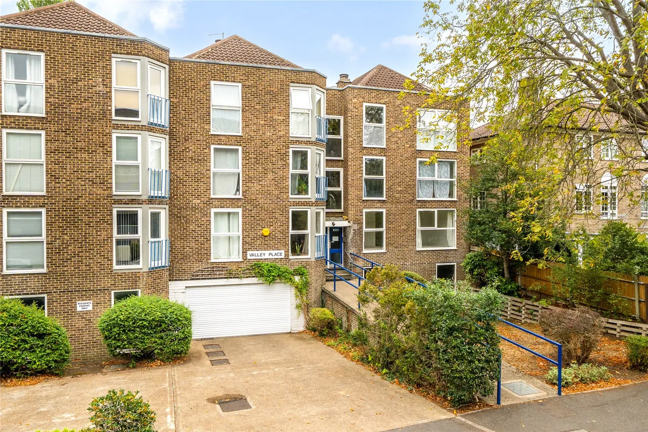 1 bed flat for sale, Glenbuck Road, Surbiton, KT6