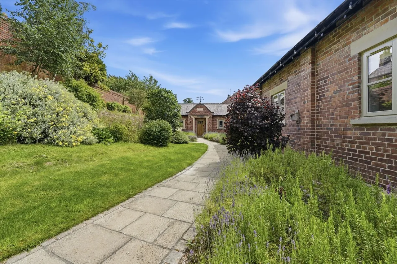 Chelford Road, Henbury, Macclesfield, photo 46