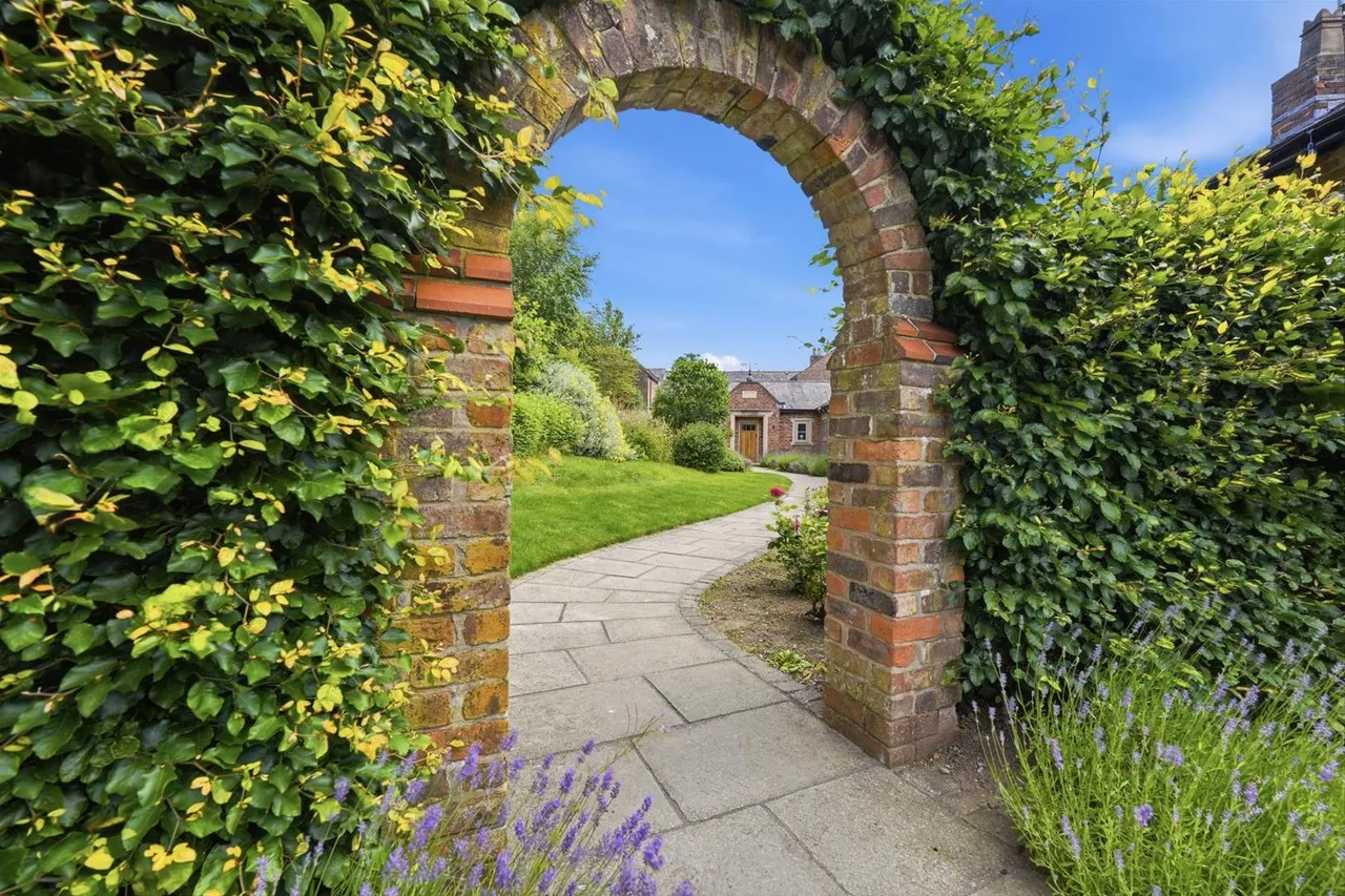 Chelford Road, Henbury, Macclesfield, photo 18