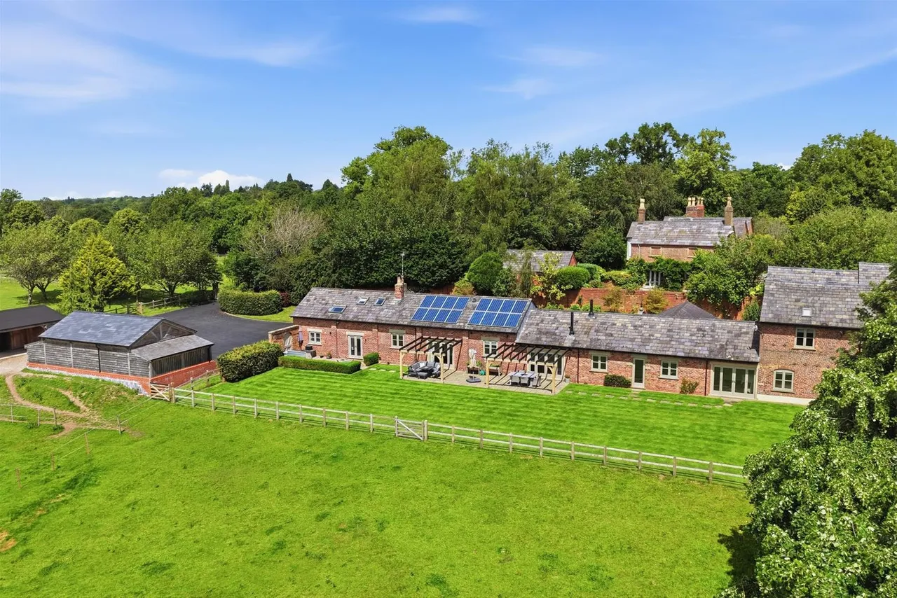 Chelford Road, Henbury, Macclesfield, photo 19