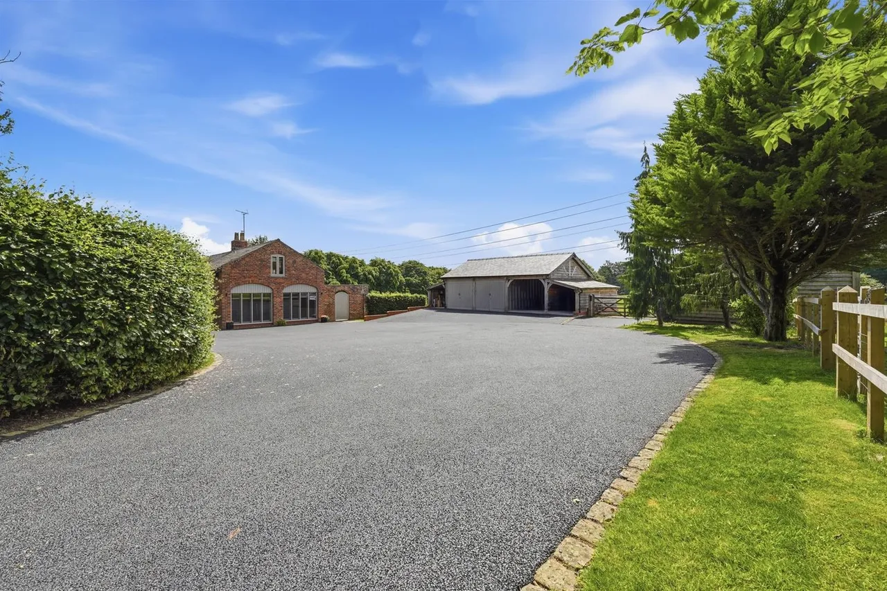 Chelford Road, Henbury, Macclesfield, photo 17