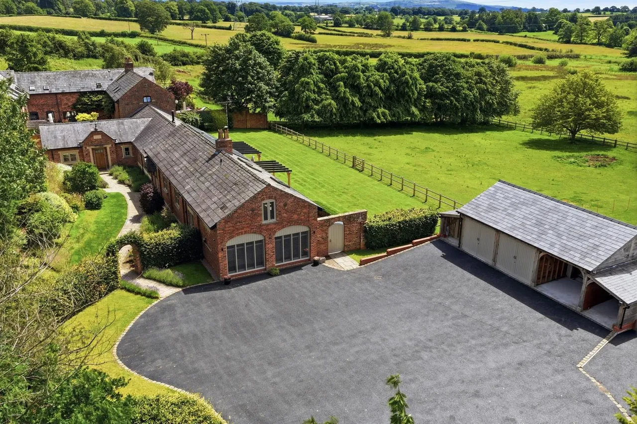 Chelford Road, Henbury, Macclesfield, photo 49