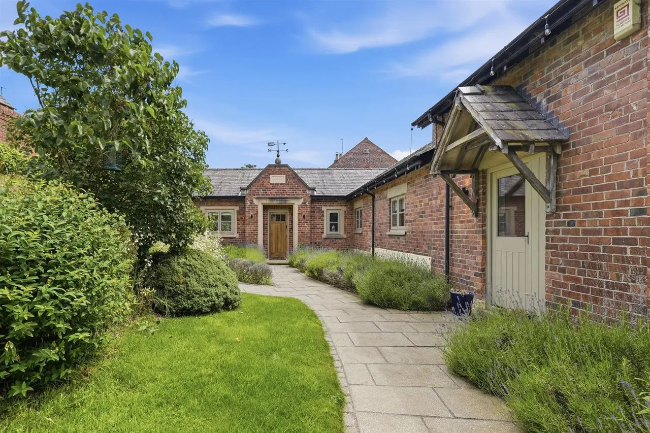 Chelford Road, Henbury, Macclesfield, photo 21