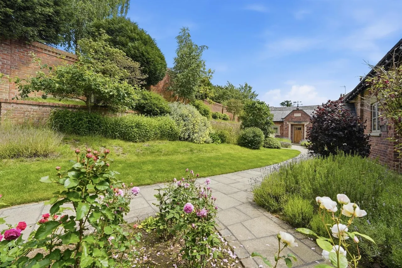 Chelford Road, Henbury, Macclesfield, photo 47