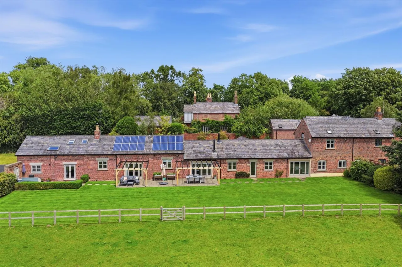 Chelford Road, Henbury, Macclesfield, photo 38