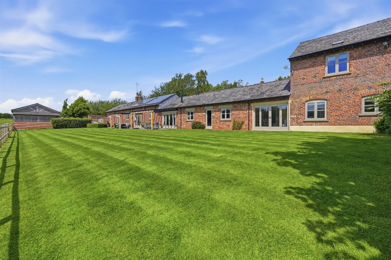6 bed property for sale — Chelford Road, Henbury, Macclesfield