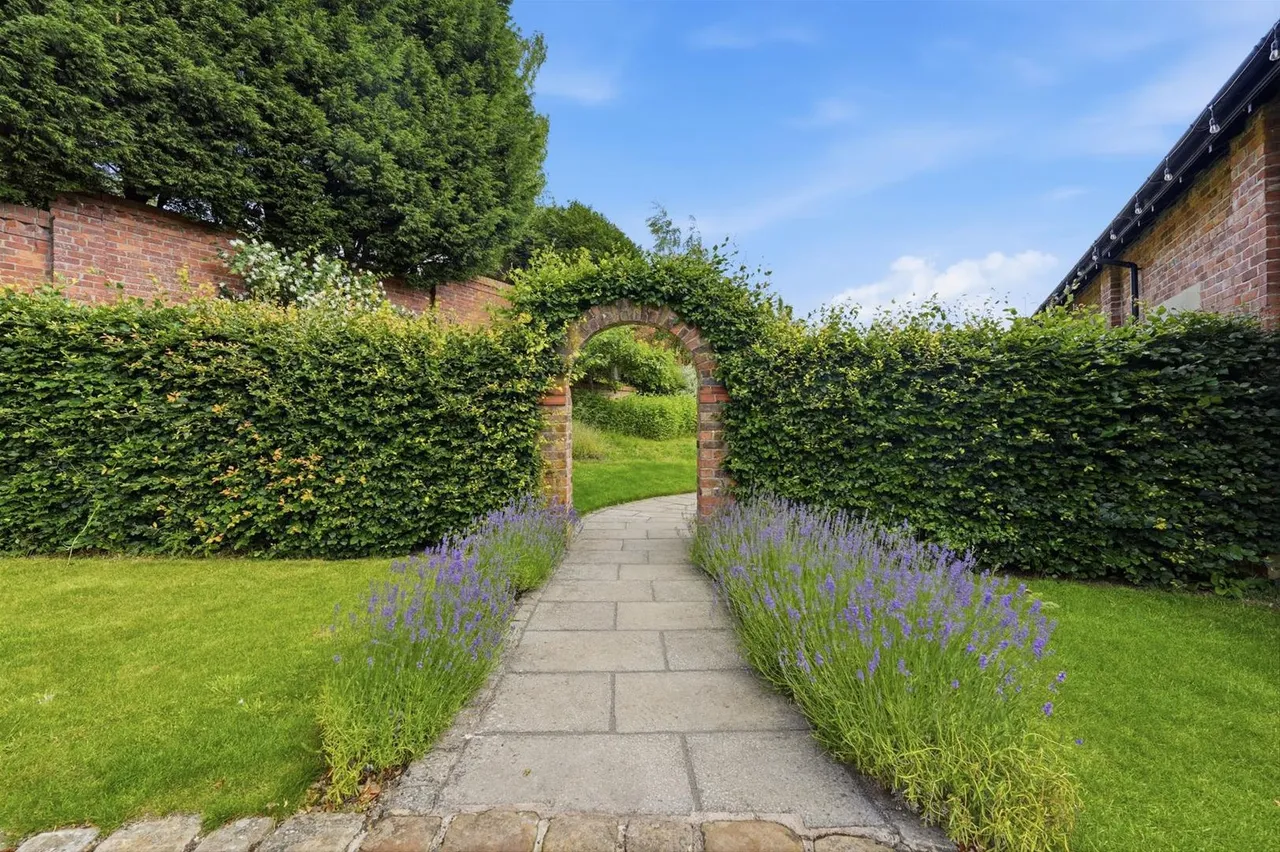 Chelford Road, Henbury, Macclesfield, photo 44