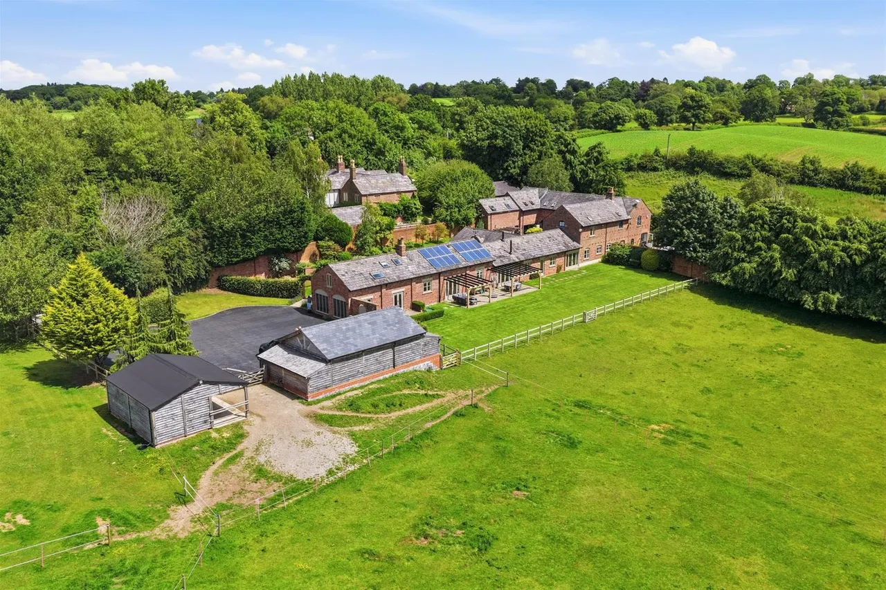 Chelford Road, Henbury, Macclesfield, photo 39