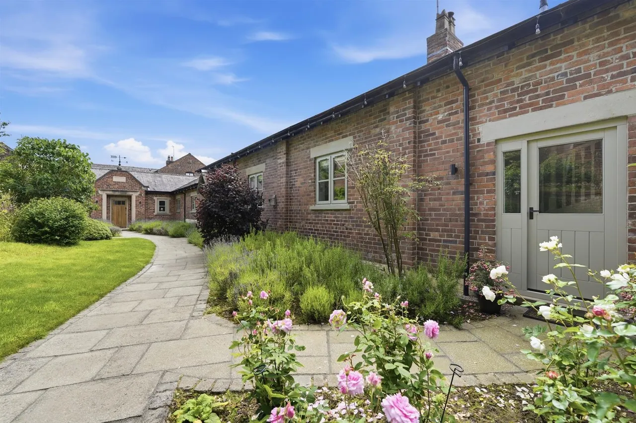 Chelford Road, Henbury, Macclesfield, photo 22