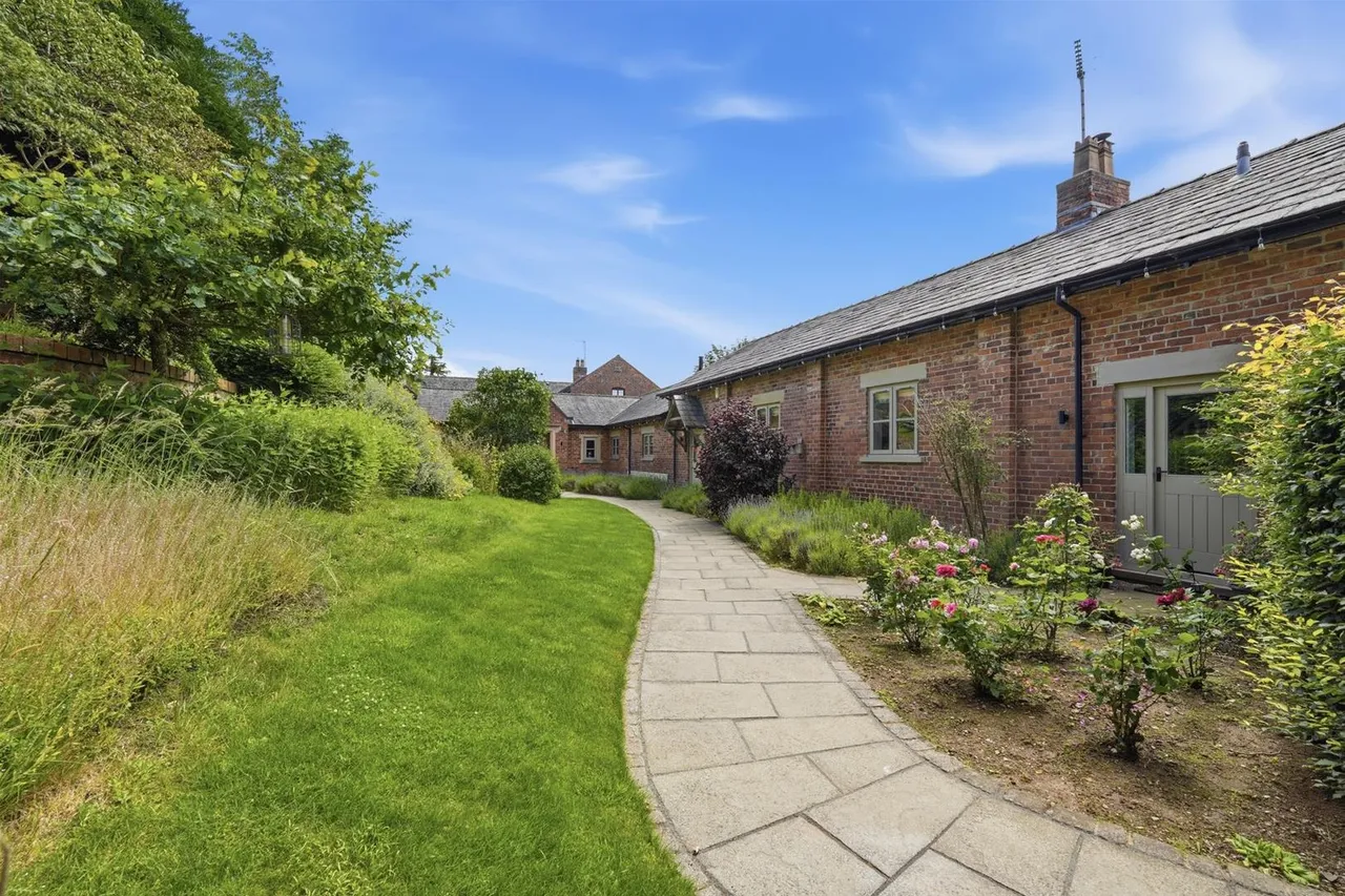 Chelford Road, Henbury, Macclesfield, photo 45
