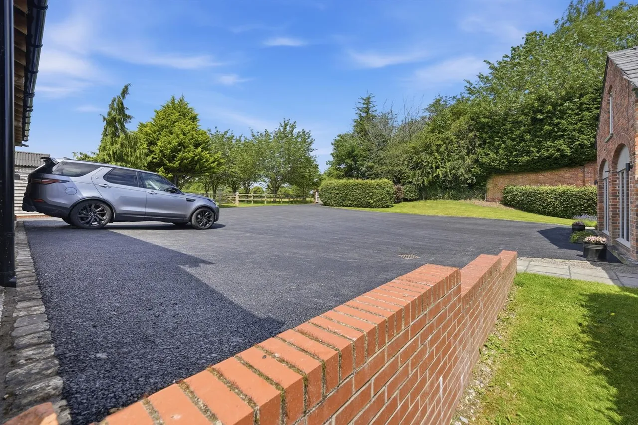 Chelford Road, Henbury, Macclesfield, photo 42