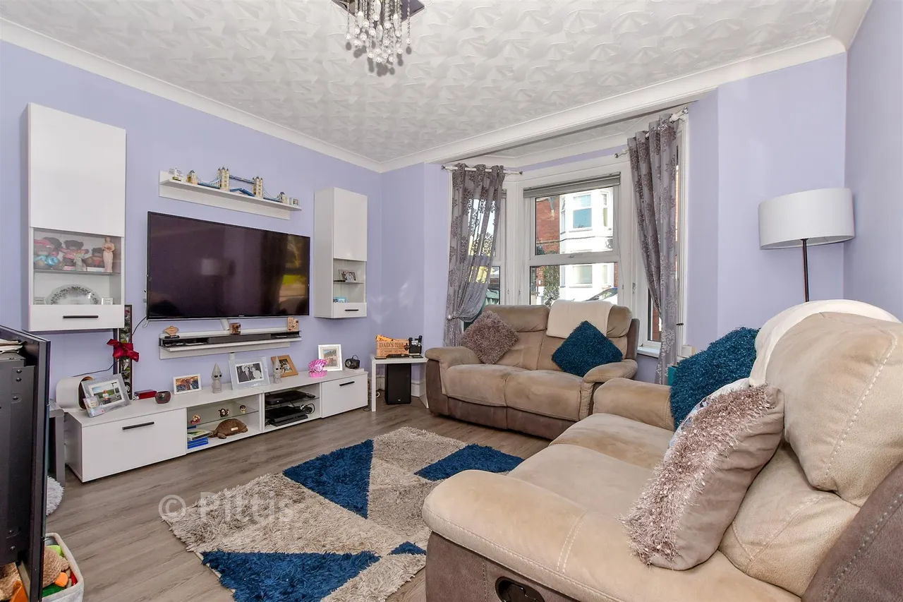Oakfield Road, East Cowes, PO32, photo 4