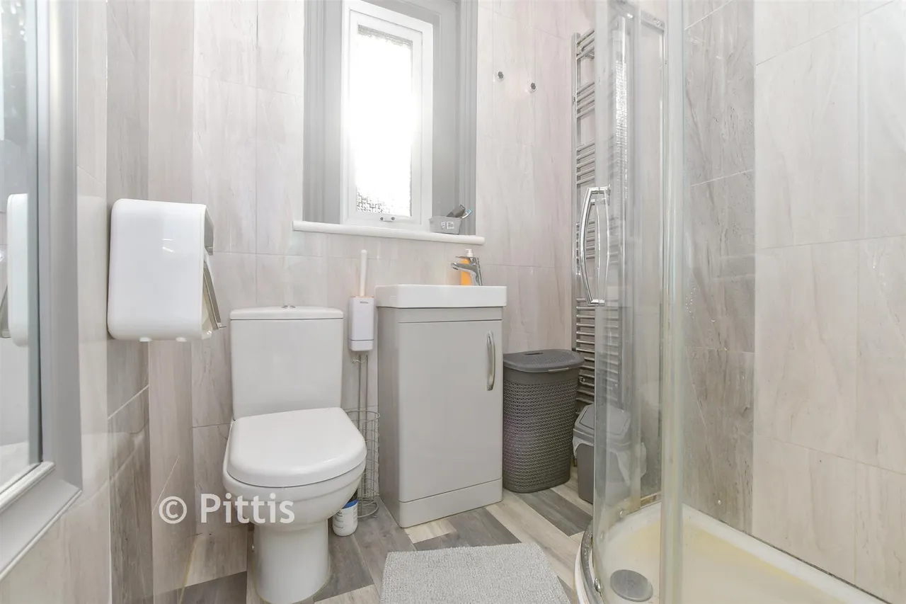 Oakfield Road, East Cowes, PO32, photo 8