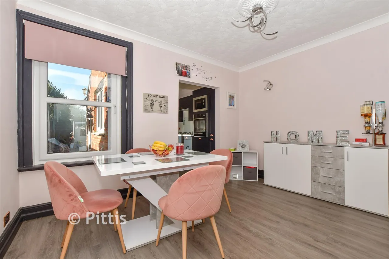 Oakfield Road, East Cowes, PO32, photo 5
