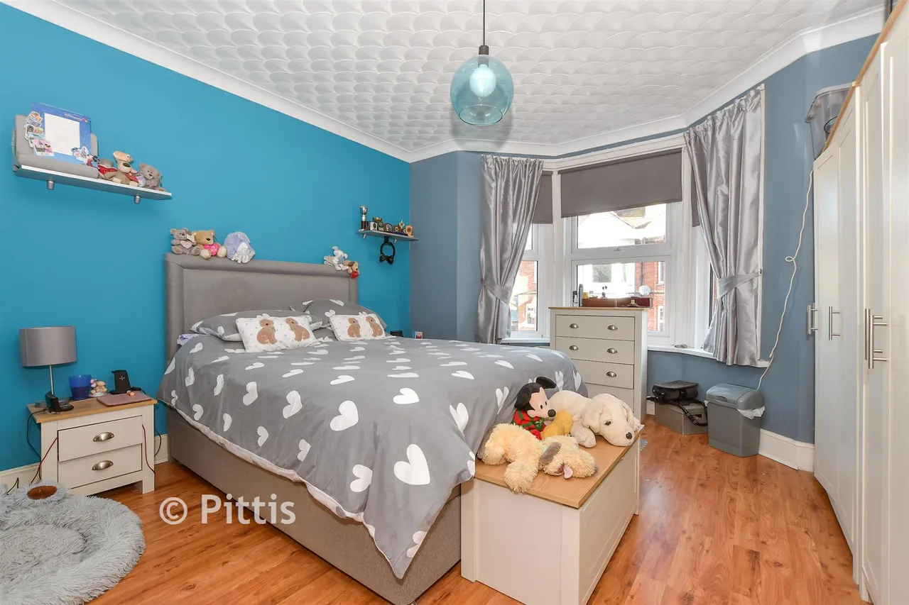 Oakfield Road, East Cowes, PO32, photo 6