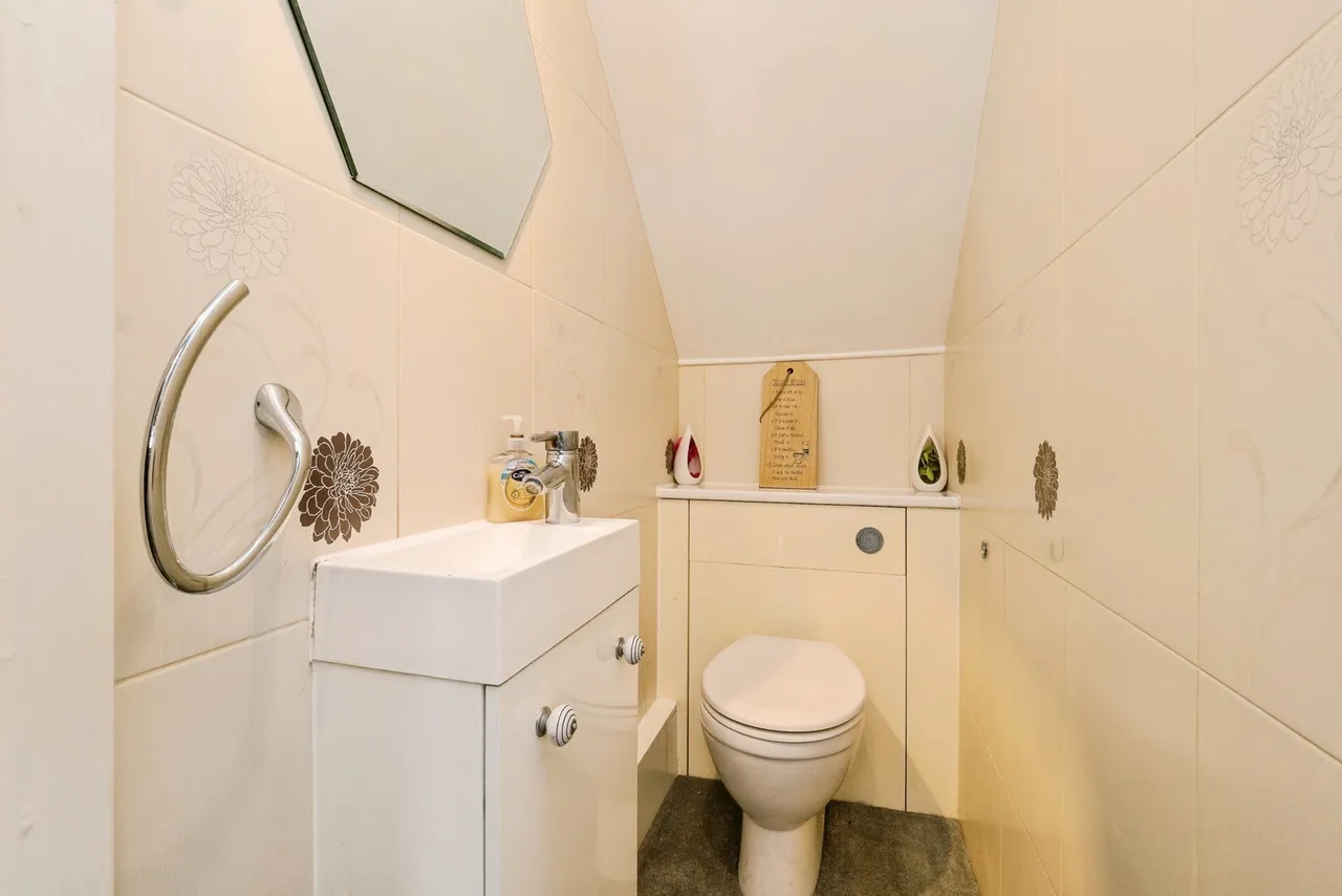 Ilfracombe Crescent, Hornchurch, RM12, photo 13
