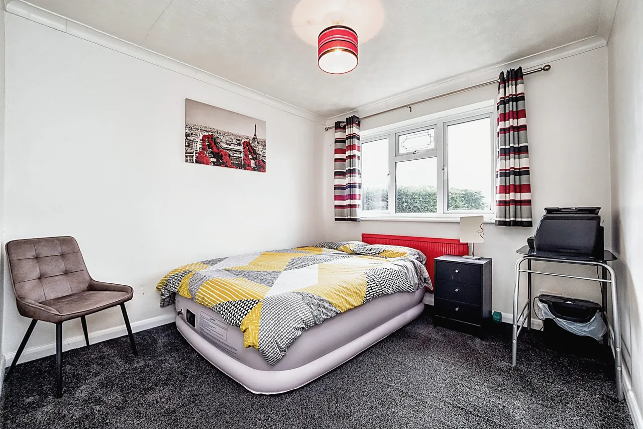 Ilfracombe Crescent, Hornchurch, RM12, photo 5