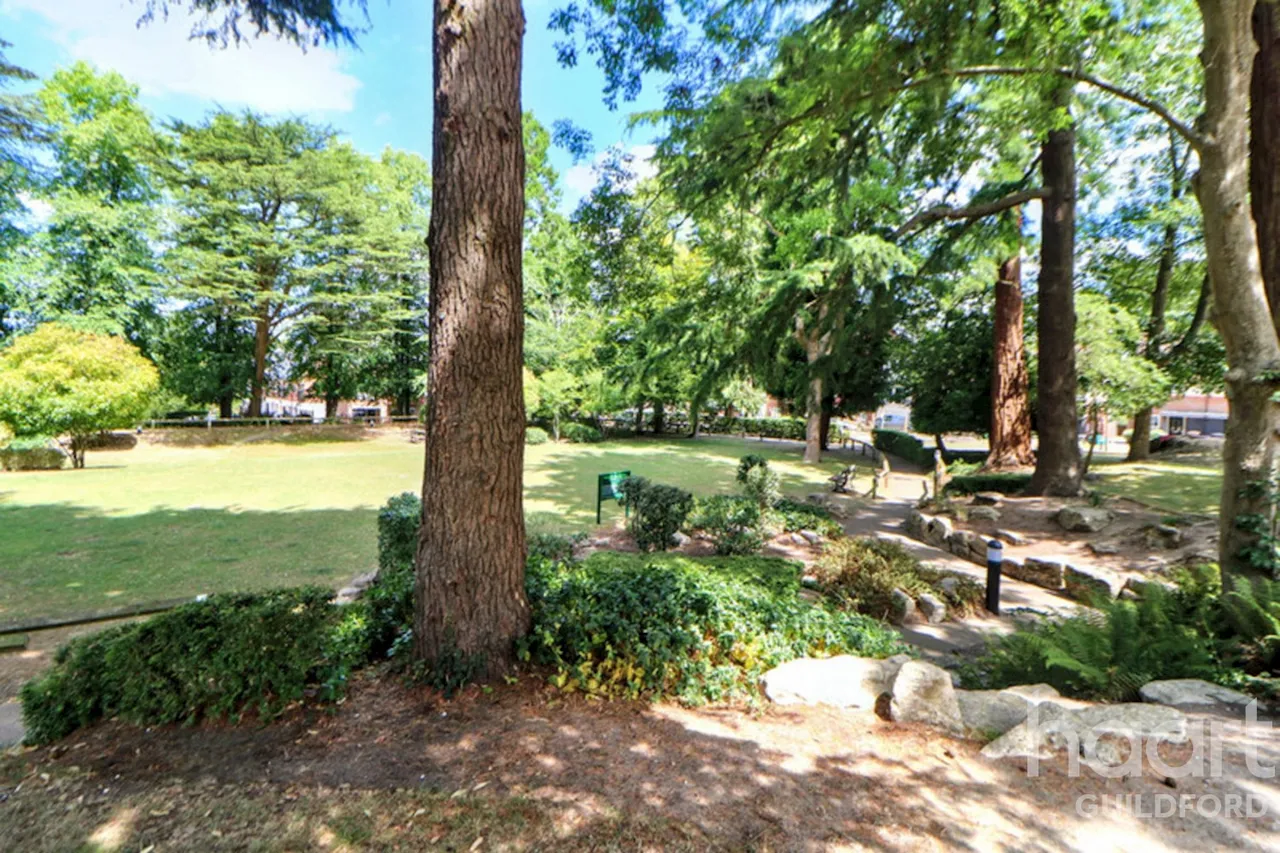 Uplands Road, GU1, photo 12