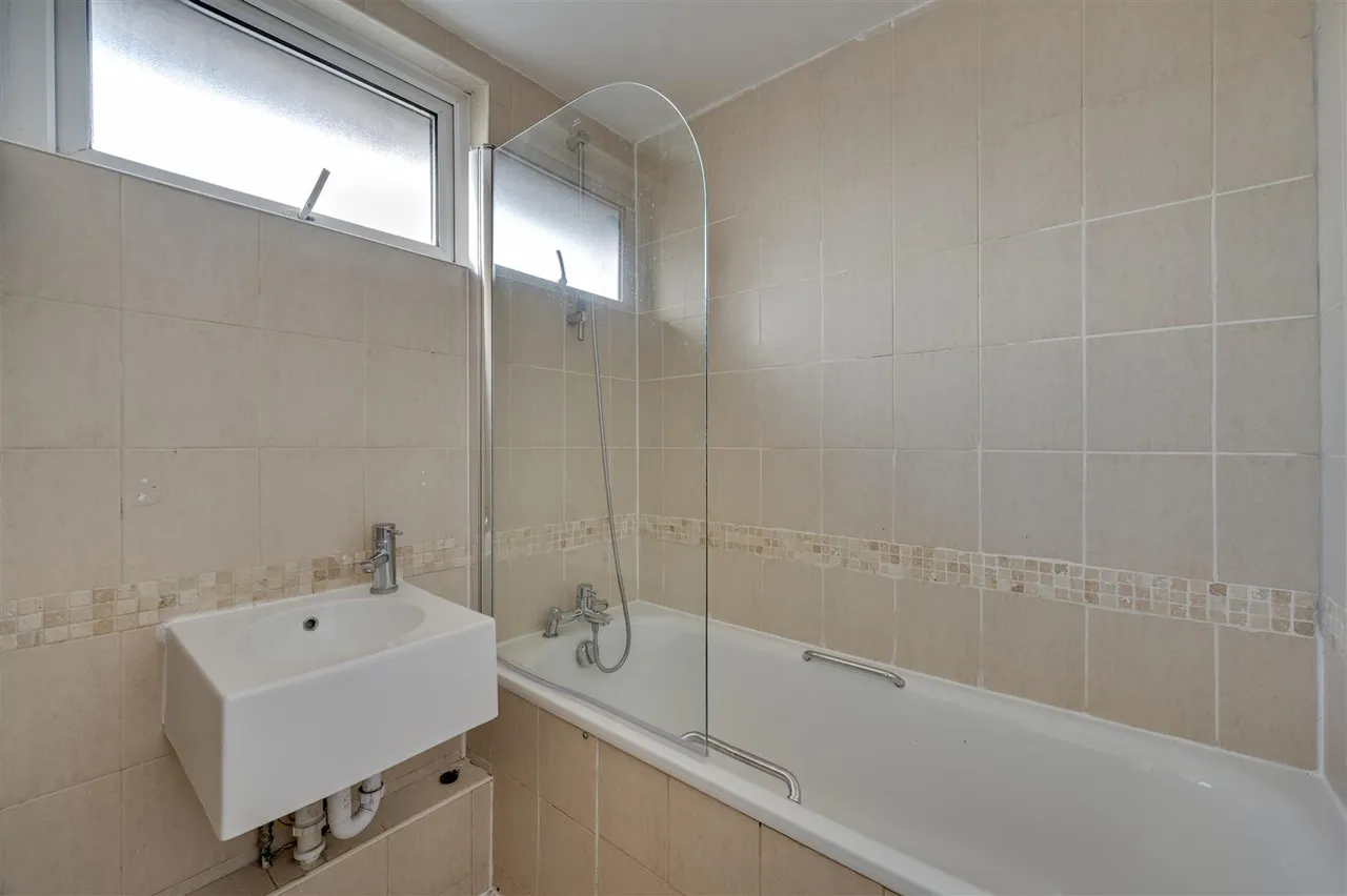 Midwood Close, London, NW2, photo 10