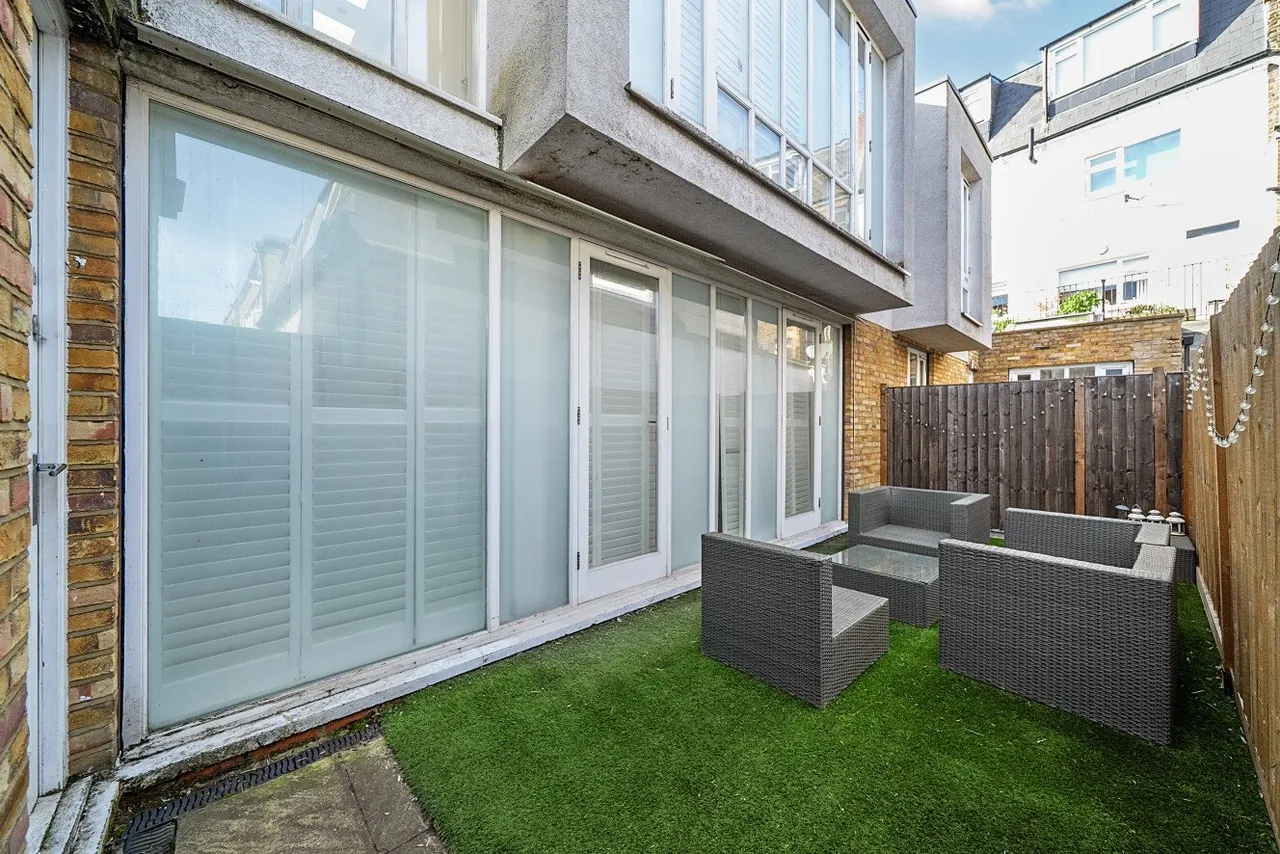 Balham High Road, Balham, SW12, photo 3