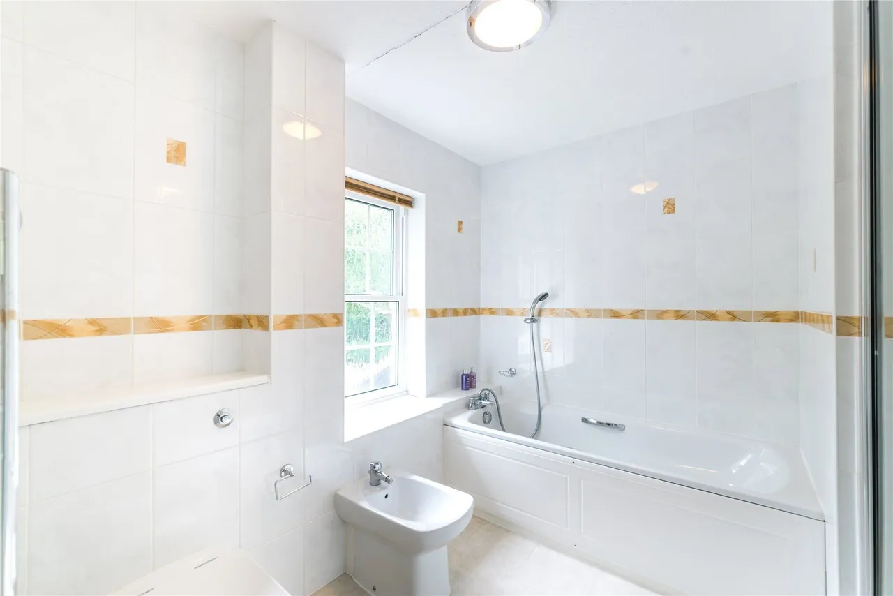 Old Avenue, West Byfleet, Surrey, KT14, photo 10