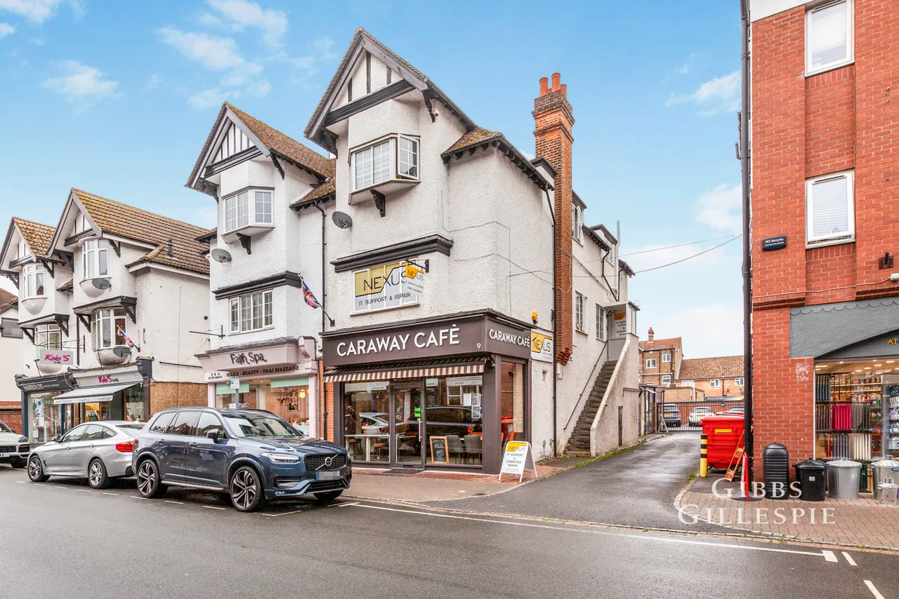2 bed flat to rent, Station Road, Gerrards Cross Fees Apply, SL9