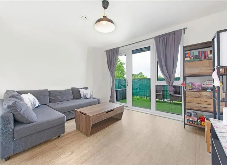 Cricklewood Lane, Cricklewood, NW2, photo 2