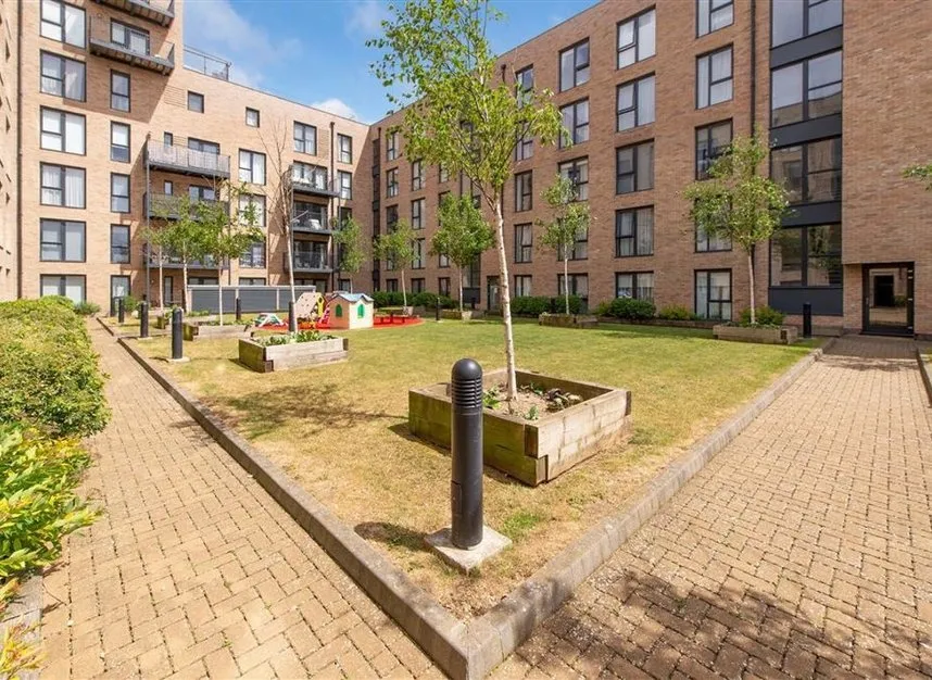 Cricklewood Lane, Cricklewood, NW2, photo 7