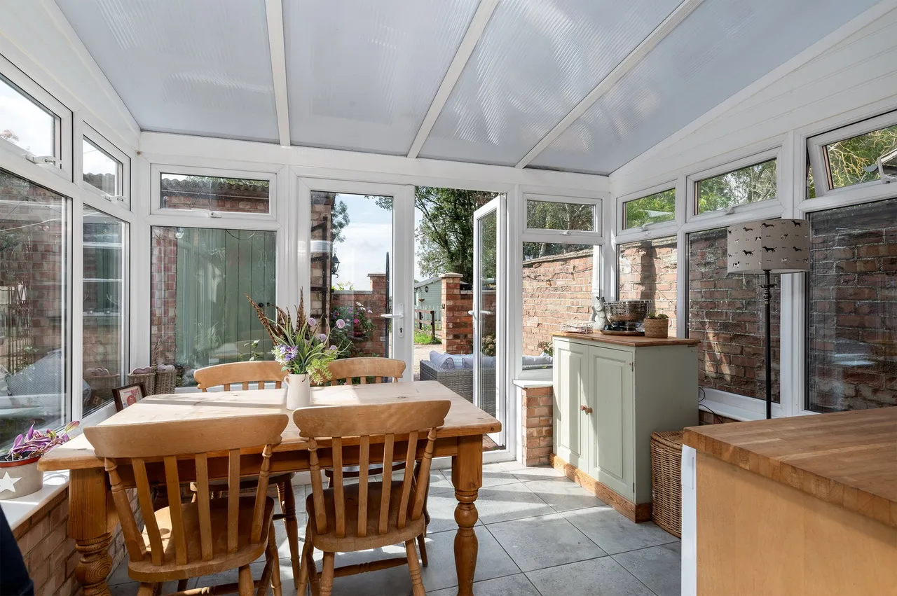 Station Row, Tilbrook, photo 14