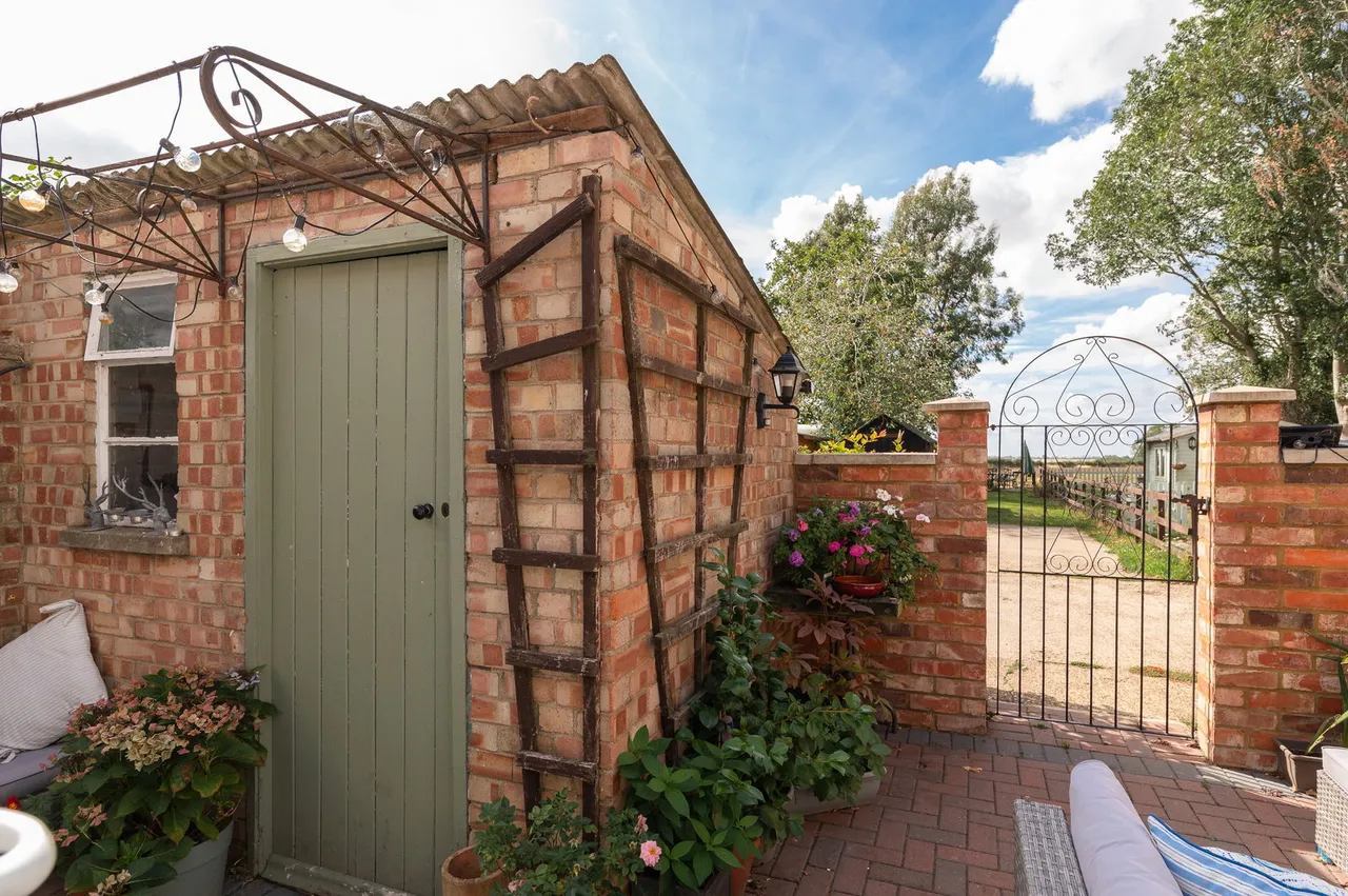 Station Row, Tilbrook, photo 25