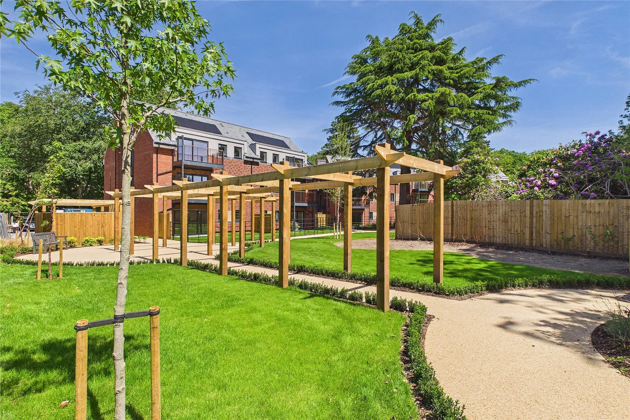 Shores Road, Horsell, GU21, photo 11