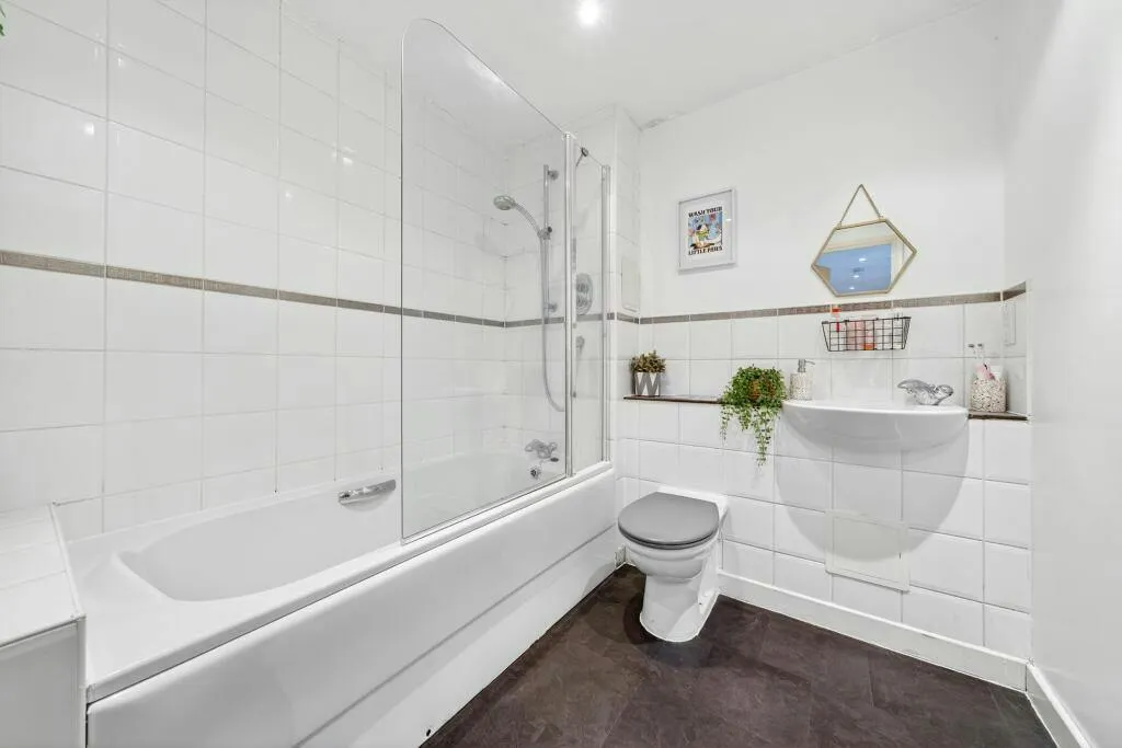 Southwold Road, Armstrong House, E5, photo 5