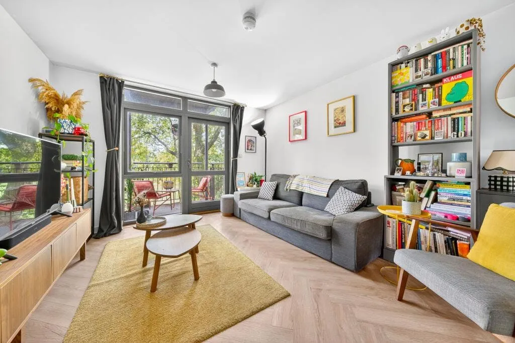 2 bed flat for sale — Southwold Road, Armstrong House, E5