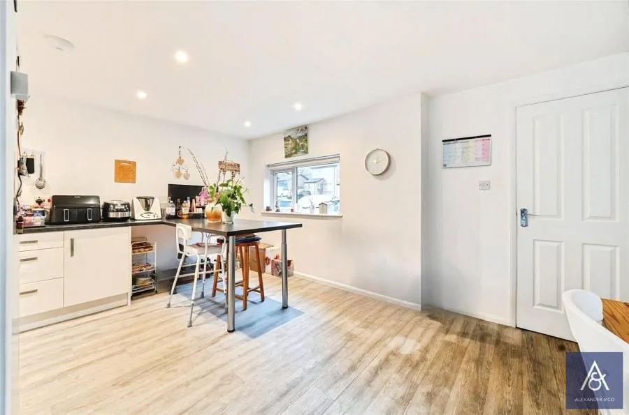 Highfield Court, Brackley, NN13, photo 8