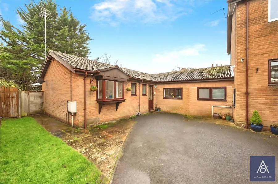Highfield Court, Brackley, NN13, photo 2