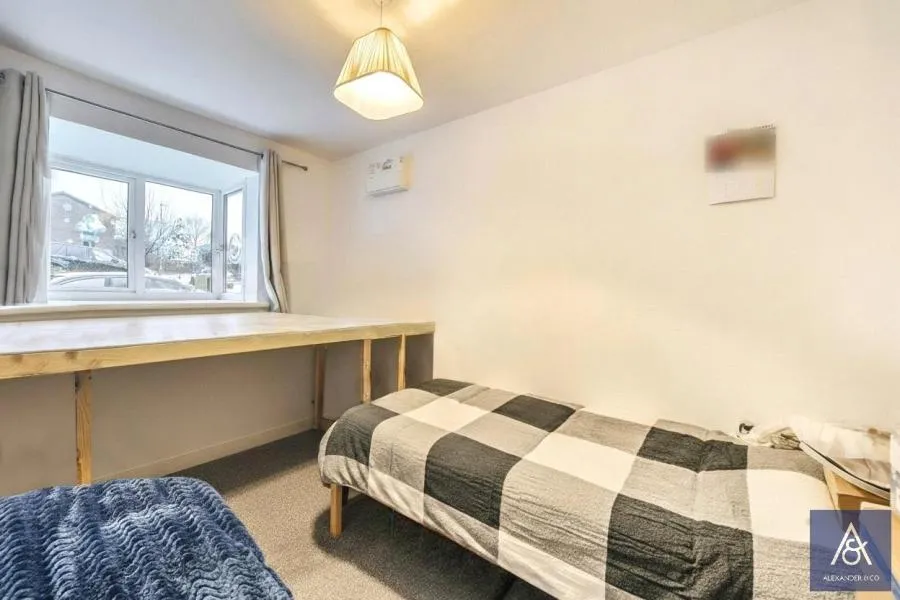Highfield Court, Brackley, NN13, photo 13