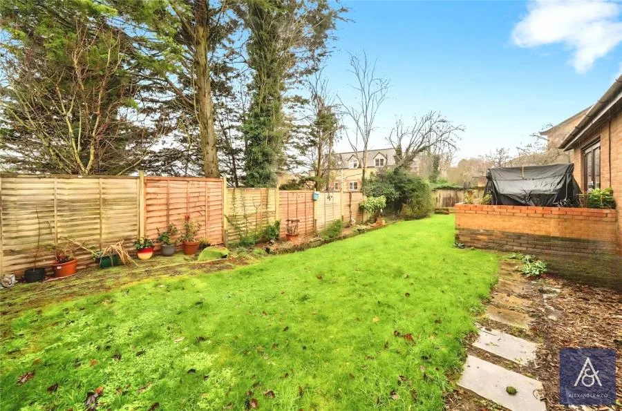 Highfield Court, Brackley, NN13, photo 16
