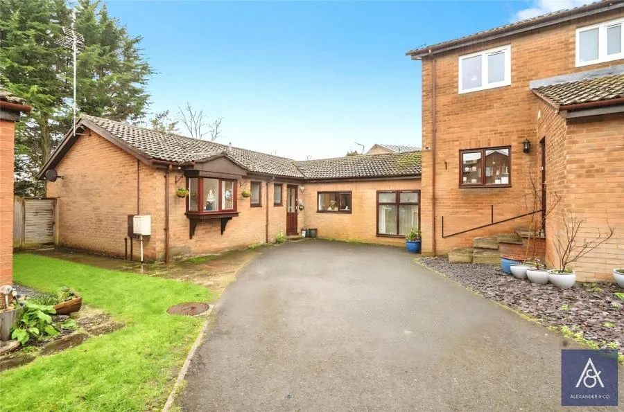 Highfield Court, Brackley, NN13, photo 18