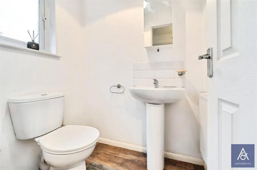Highfield Court, Brackley, NN13, photo 10