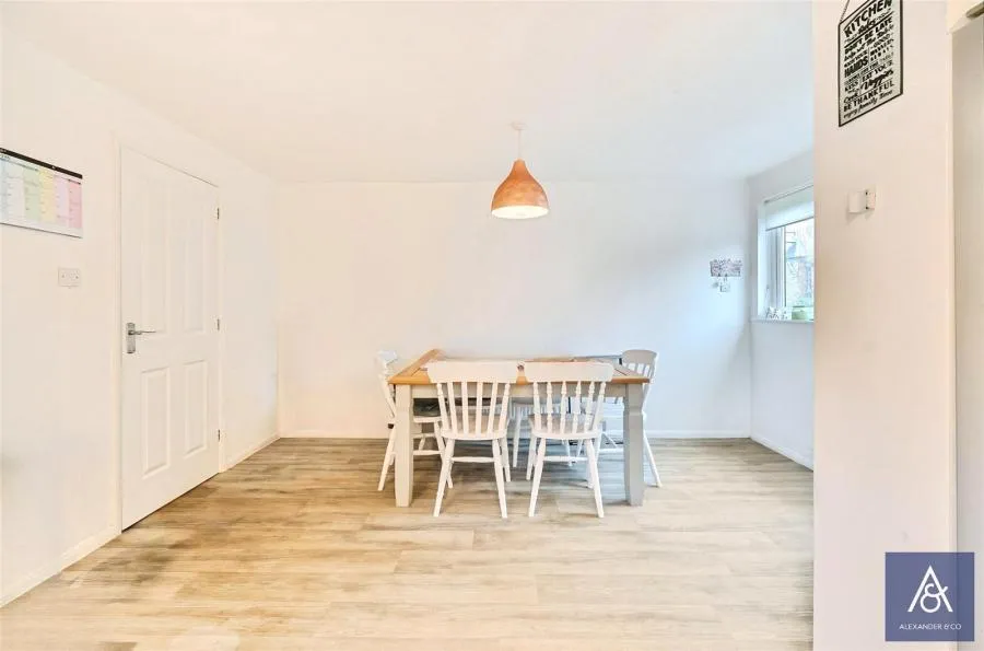 Highfield Court, Brackley, NN13, photo 7