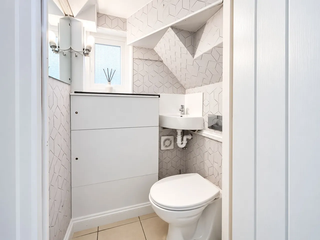 St. Clair Close, Ilford, IG5, photo 10