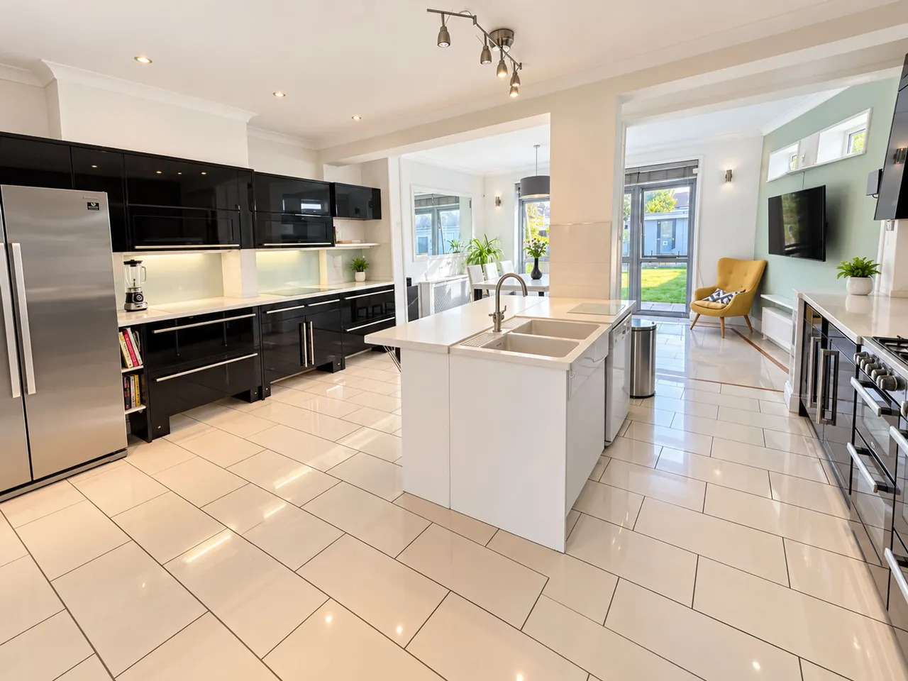 St. Clair Close, Ilford, IG5, photo 3