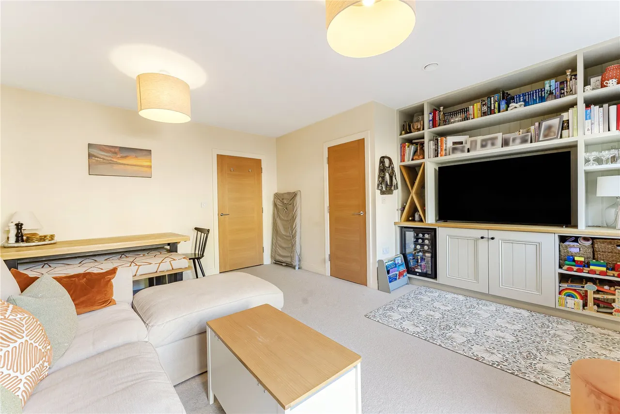 Brookwood Farm Drive, Knaphill, GU21, photo 5