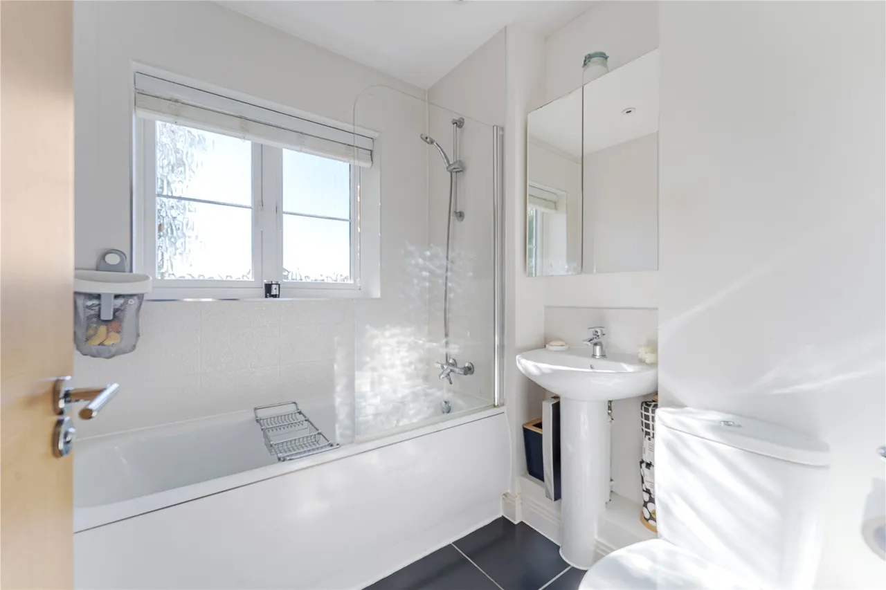 Brookwood Farm Drive, Knaphill, GU21, photo 13