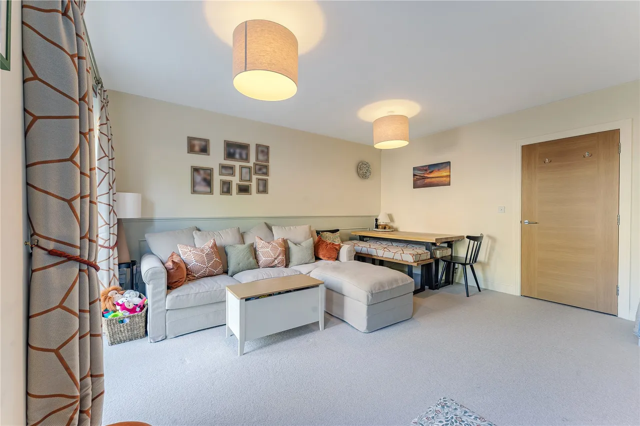 Brookwood Farm Drive, Knaphill, GU21, photo 4