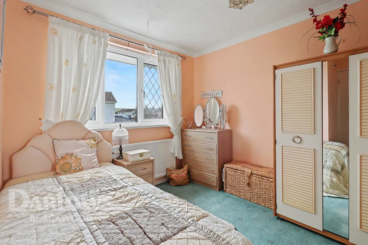 Crown Lane, Blackwood, photo 11