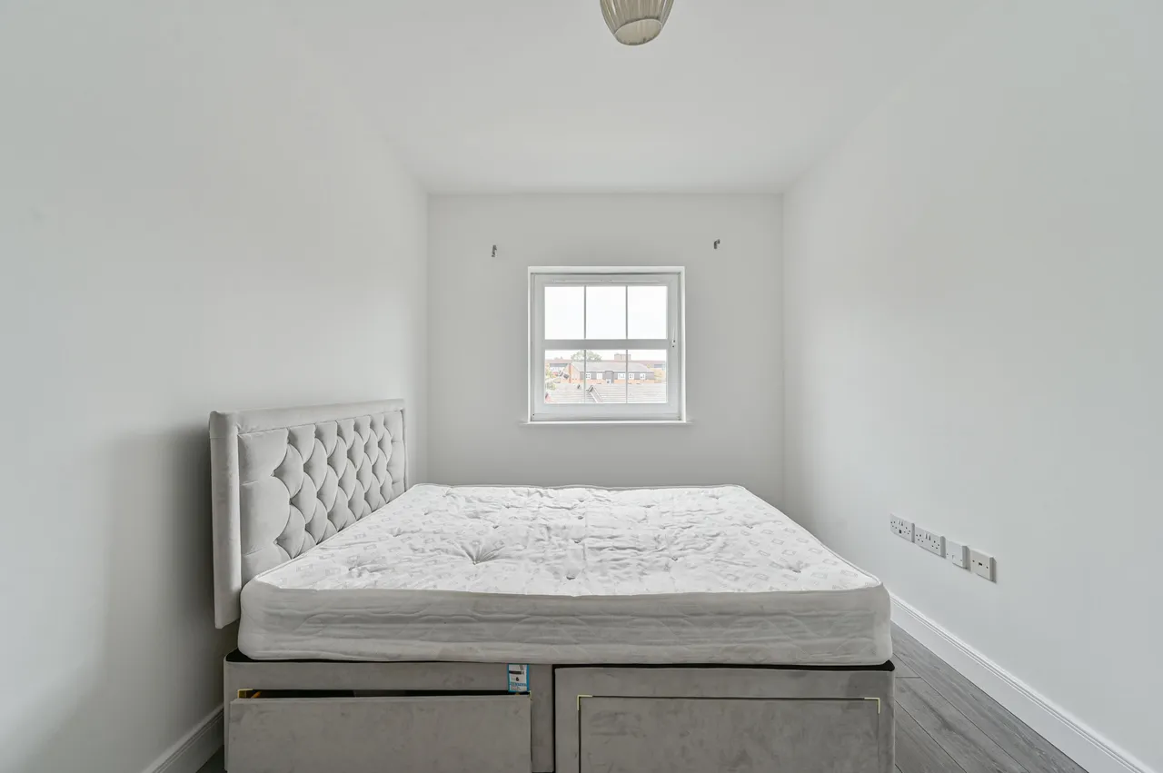 London, SE28, photo 9