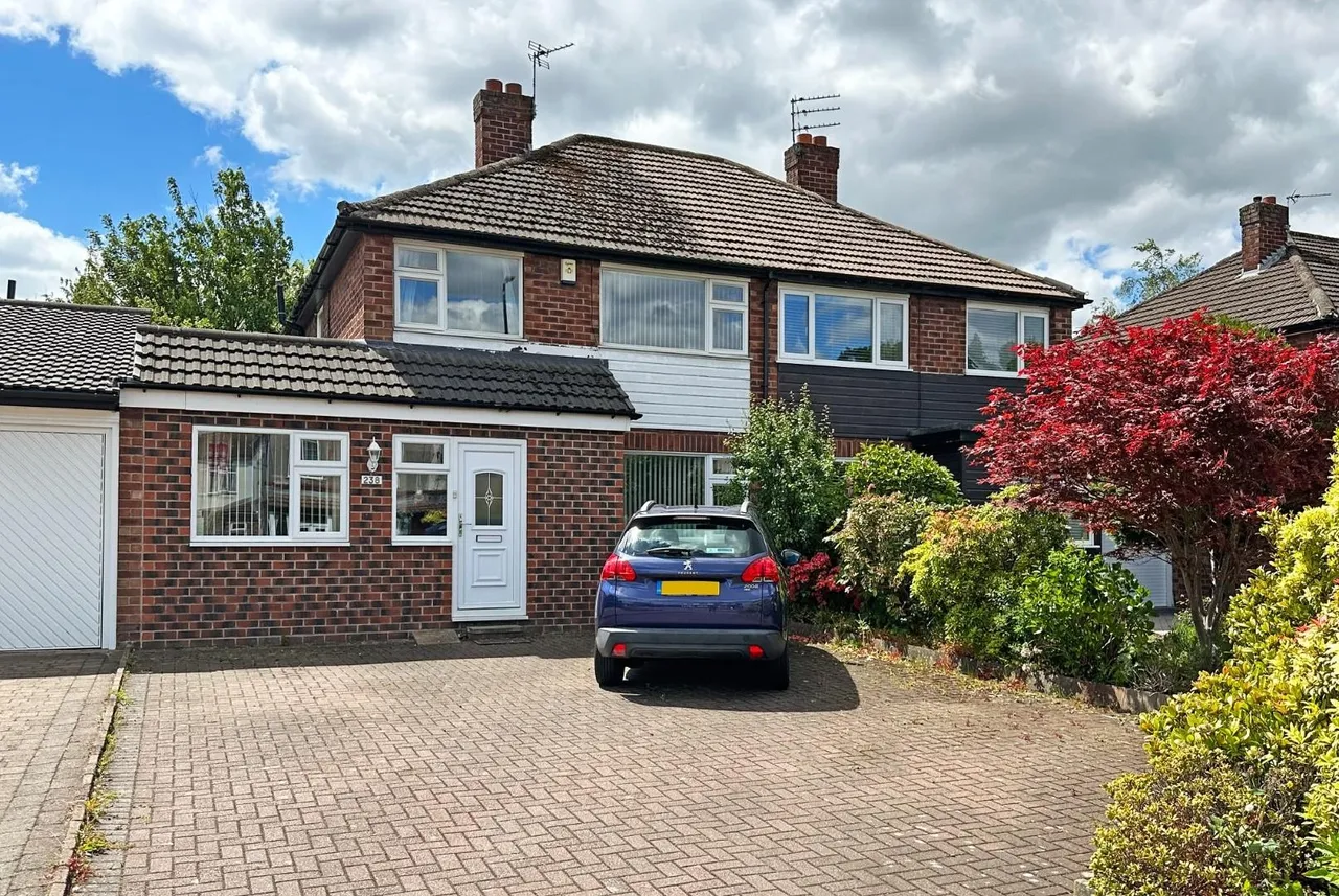4 bed house for sale — Park Road, Timperley WA15 6QY