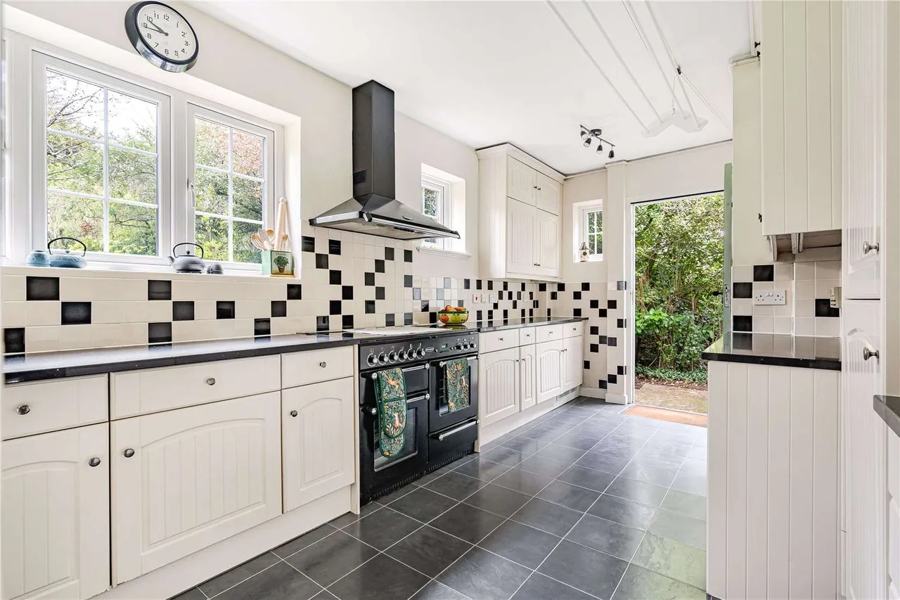 Ashcombe Road, Dorking, Surrey, RH4 1LX, photo 6